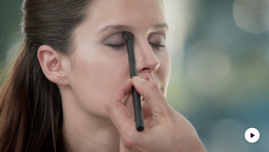 Tutoriel Dr. Hauschka: Belle & Mystérieuse Tutoriel Dr. Hauschka: Belle & Mystérieuse