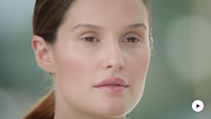 Dr. Hauschka Tutoriel: Ligne parfaite Dr. Hauschka Tutoriel: Ligne parfaite