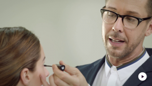Dr. Hauschka Tutoriel: Cils avec effet ren-ver-sants Dr. Hauschka Tutoriel: Cils avec effet ren-ver-sants
